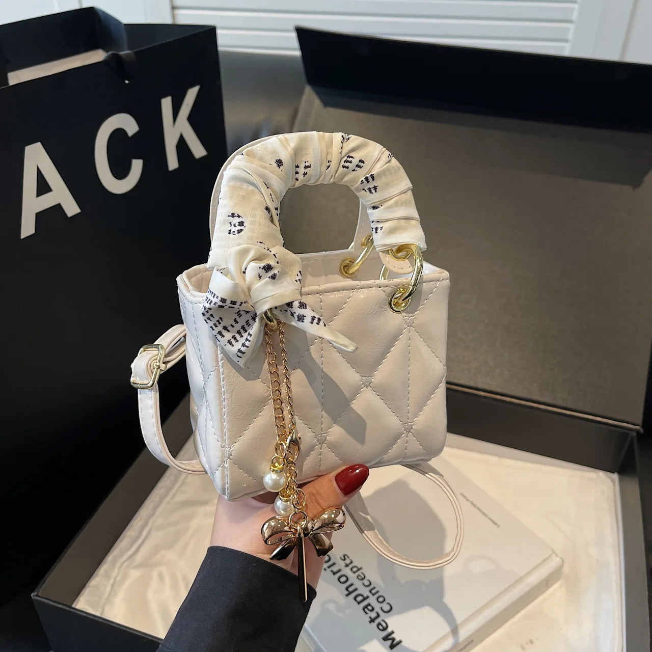 Elegant Women's Crossbody Bag Fashionable Diamond Pattern Single Room Handbag Versatile Party Bag Stylish Mini Square Bag