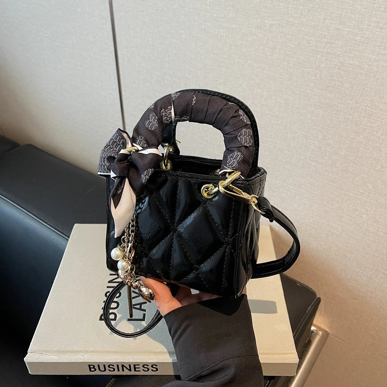 Elegant Women's Crossbody Bag Fashionable Diamond Pattern Single Room Handbag Versatile Party Bag Stylish Mini Square Bag
